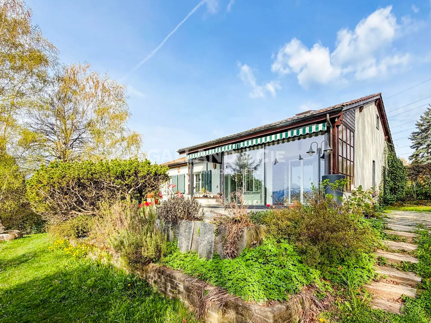 Charmante Maison Individuelle avec Jardin - Photo 2 sur 19