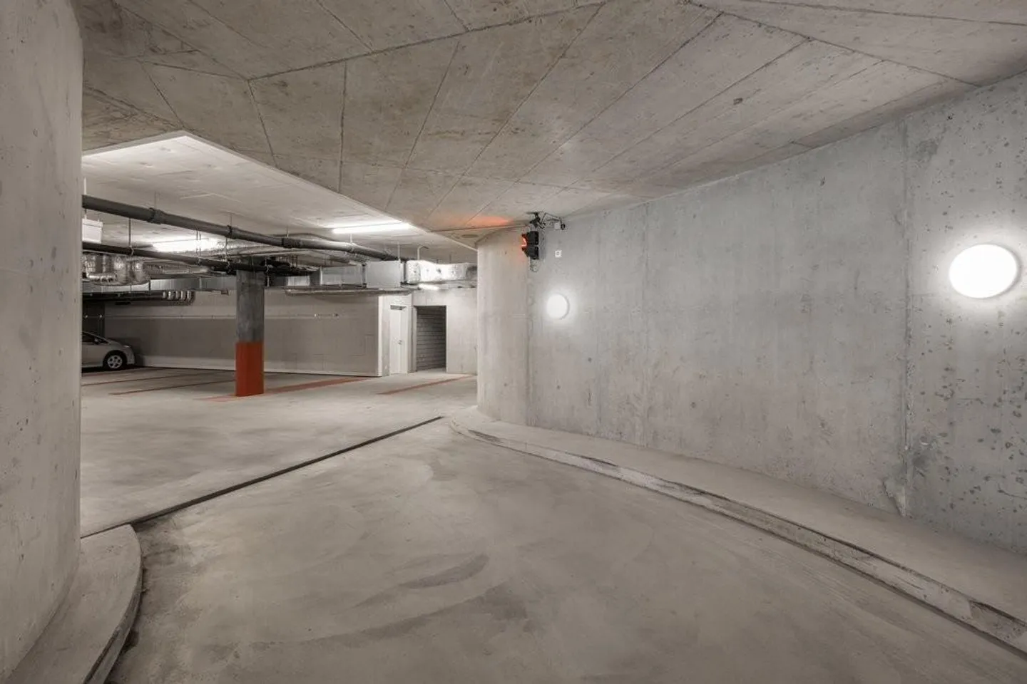 Espace de stationnement E large - Photo 2 sur 2