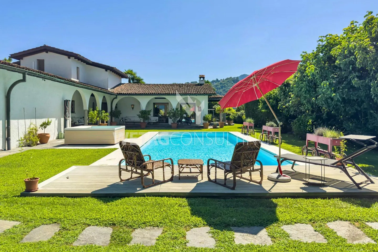 Villa elegante con piscina a Lugano-Magliaso in vendita, direttamente su ... - Foto 6 di 13