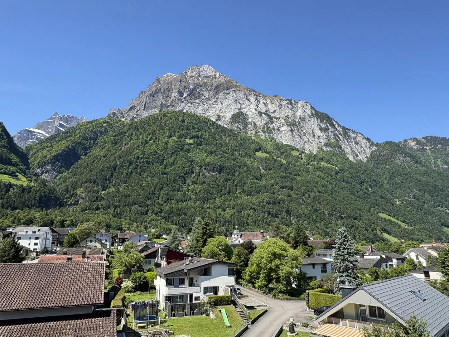 5.5 Rooms, 149 m2 Living, 147 m2 Terrace - Photo 2 of 18