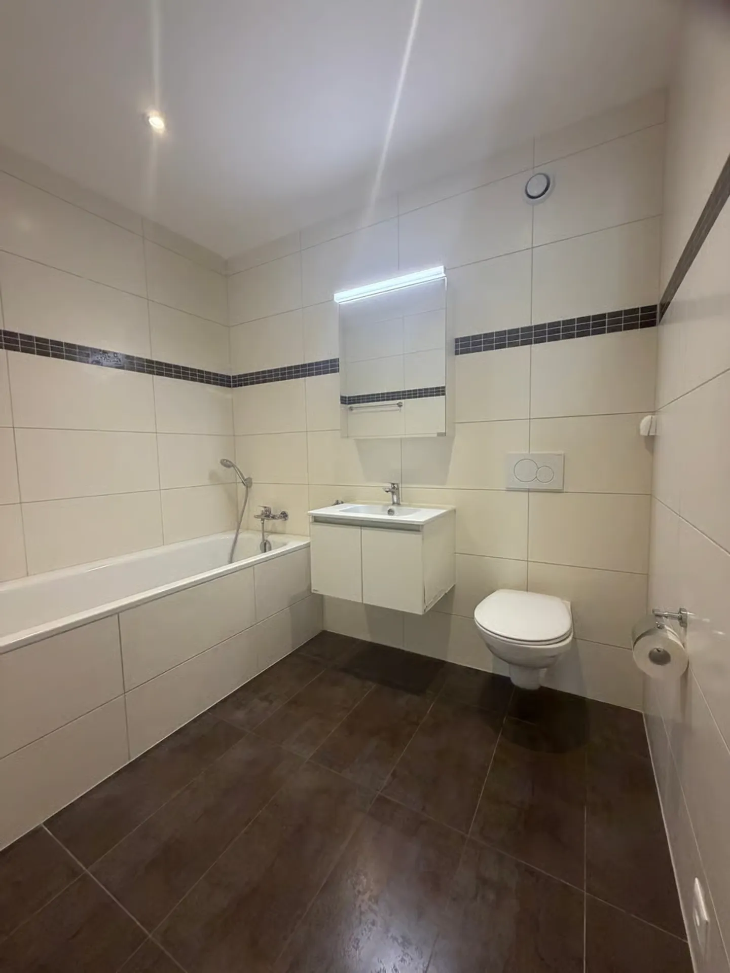For rent - Magnificent recent 3.5 room apartment in Romont - Photo 8 of 8