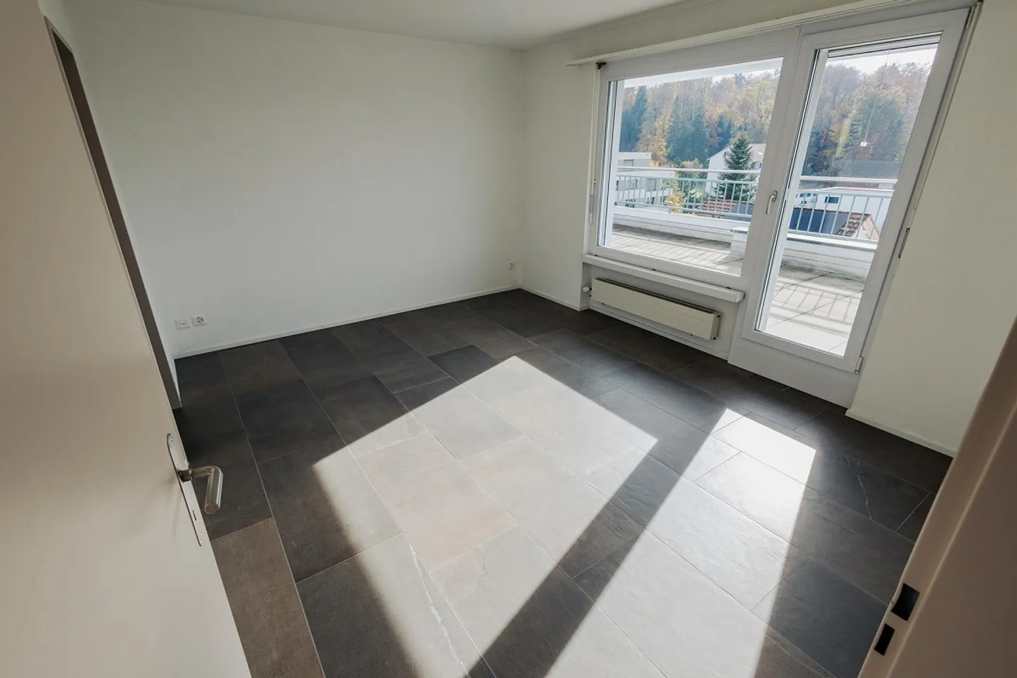 Appartement en attique de 3,5 pièces avec grande terrasse à Rütihof - Photo 11 sur 19