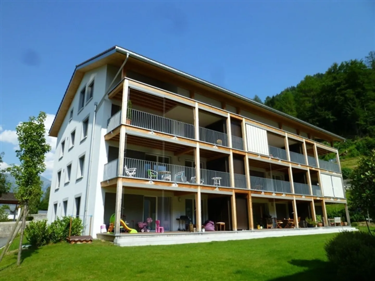 Modern 3 1/2-room apartment with large balcony - Photo 2 of 15