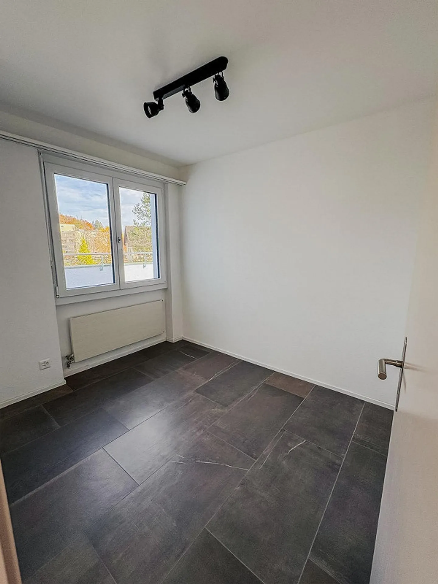 Appartement en attique de 3,5 pièces avec grande terrasse à Rütihof - Photo 12 sur 19