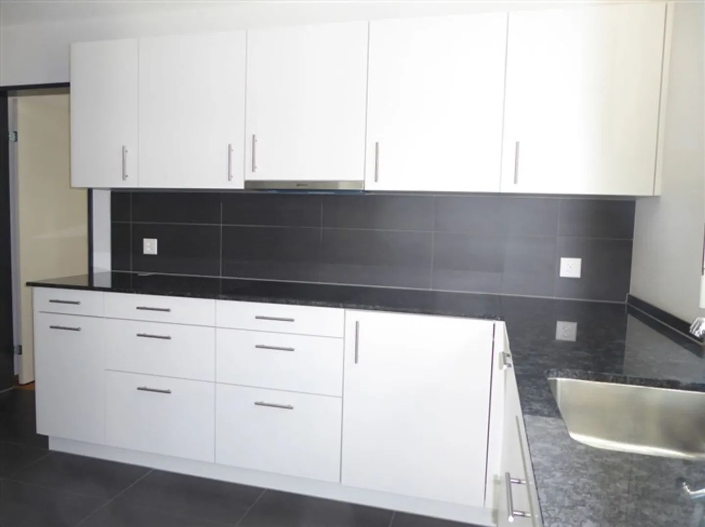 Modern 3 1/2-room apartment with large balcony - Photo 8 of 15