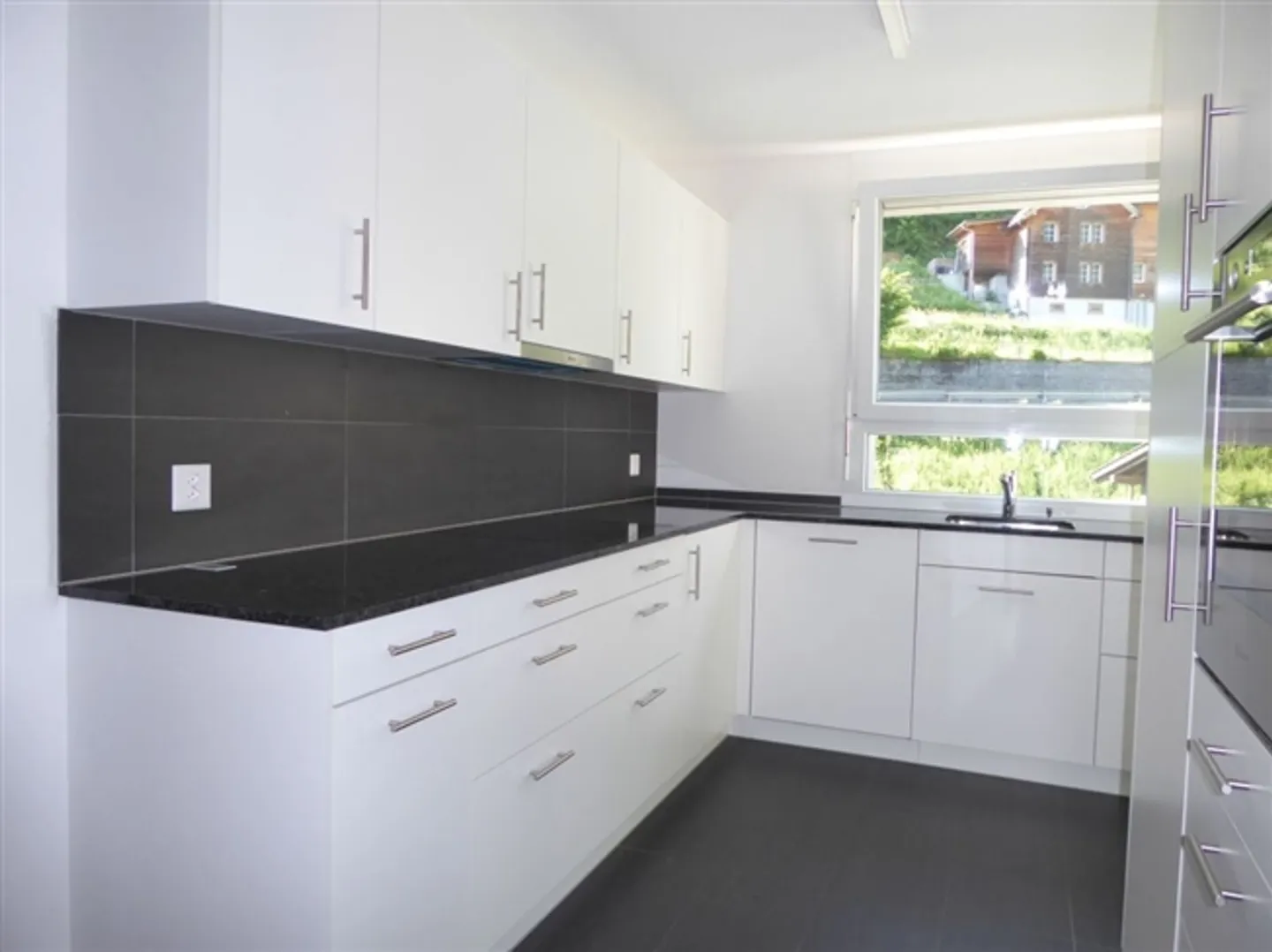 Modern 3 1/2-room apartment with large balcony - Photo 10 of 15