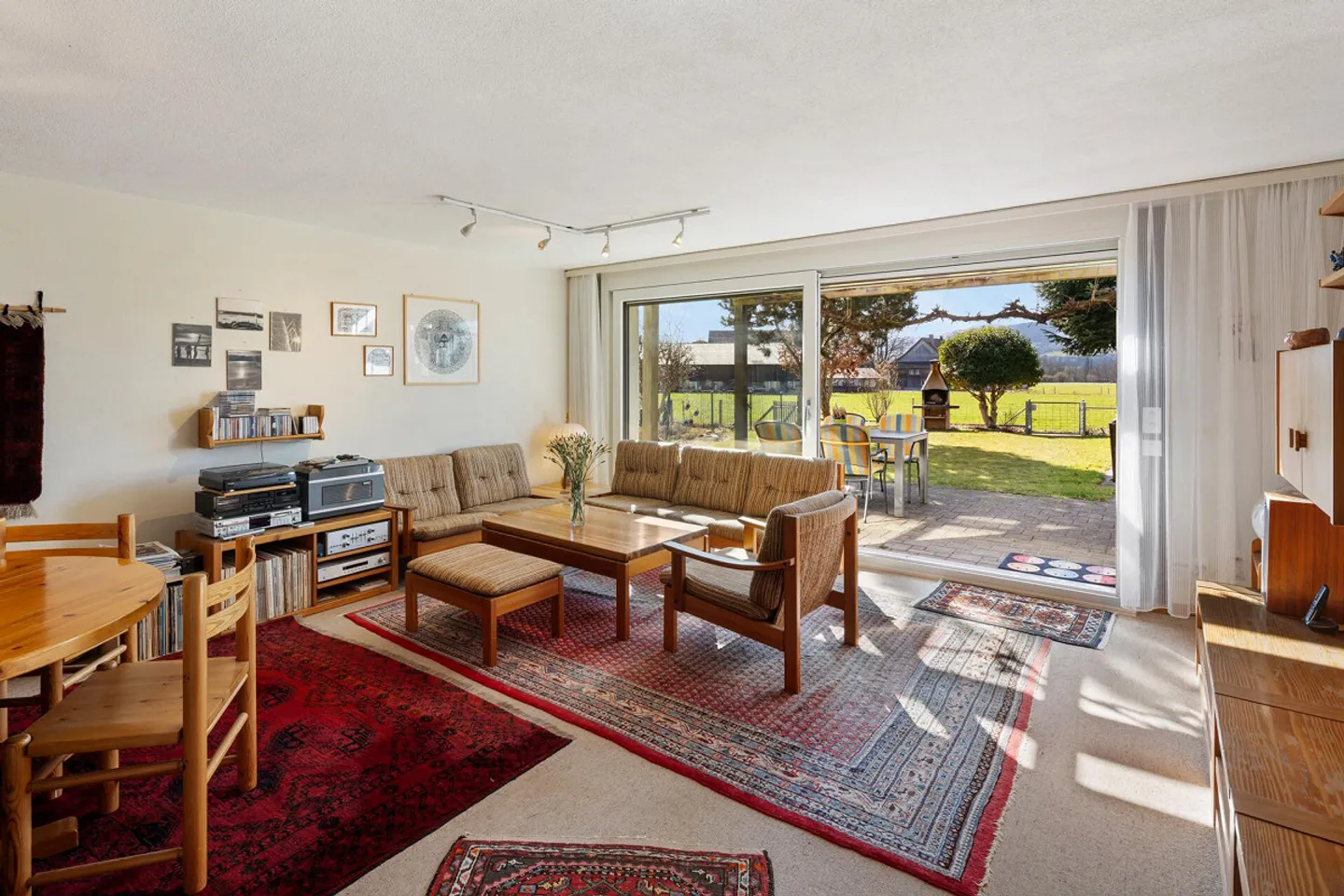 Incantevole casa a schiera angolare in posizione attraente vicino al Greifensee - Foto 2 di 37