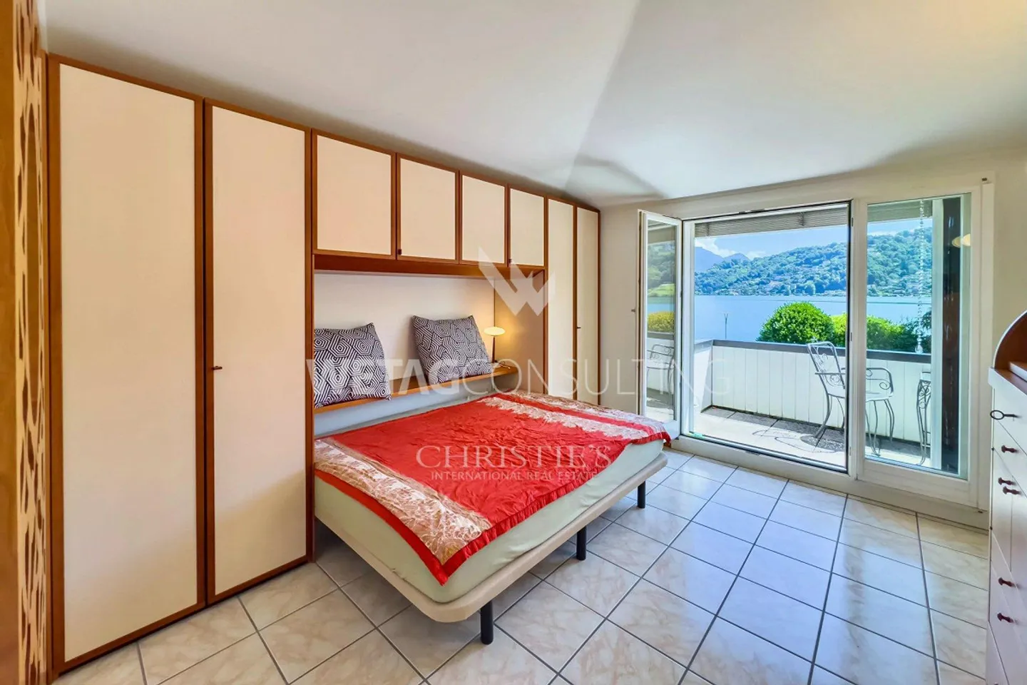 Villa elegante con piscina a Lugano-Magliaso in vendita, direttamente su ... - Foto 9 di 13