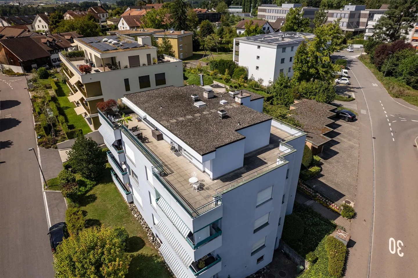 Appartement en attique de 3,5 pièces avec grande terrasse à Rütihof - Photo 18 sur 19