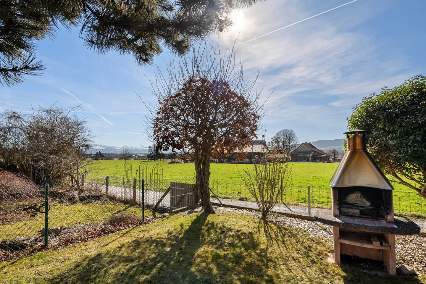 Incantevole casa a schiera angolare in posizione attraente vicino al Greifensee - Foto 4 di 37