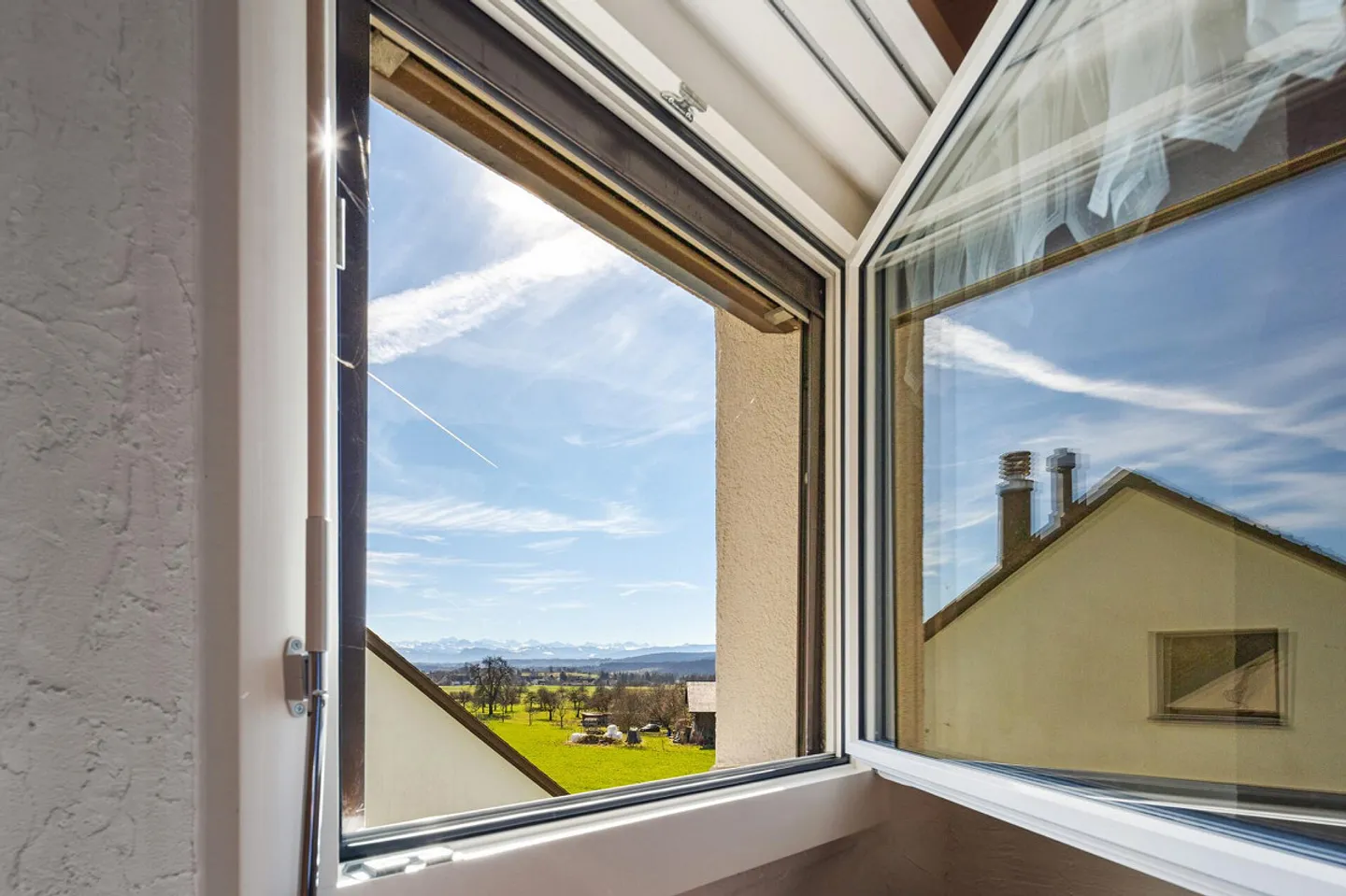 Incantevole casa a schiera angolare in posizione attraente vicino al Greifensee - Foto 16 di 37