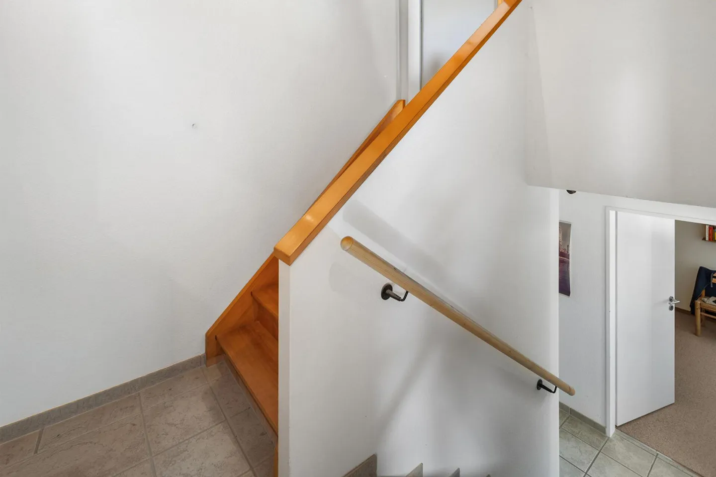 Incantevole casa a schiera angolare in posizione attraente vicino al Greifensee - Foto 17 di 37