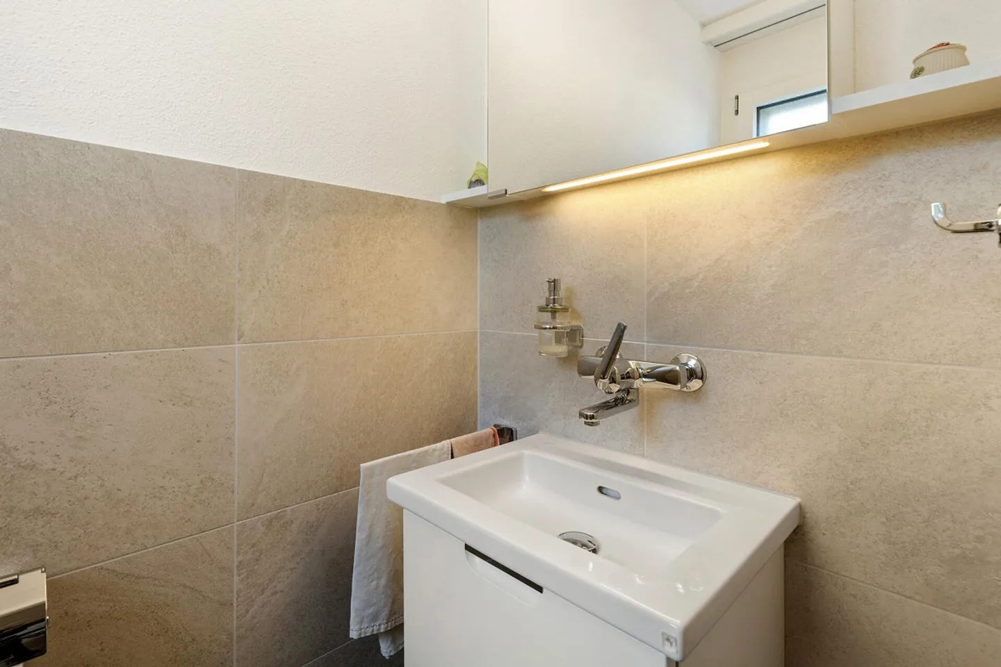 Incantevole casa a schiera angolare in posizione attraente vicino al Greifensee - Foto 21 di 37