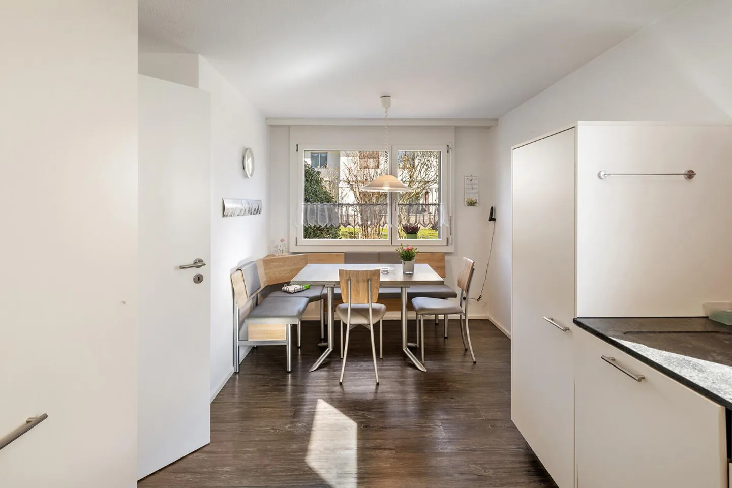 Incantevole casa a schiera angolare in posizione attraente vicino al Greifensee - Foto 7 di 37