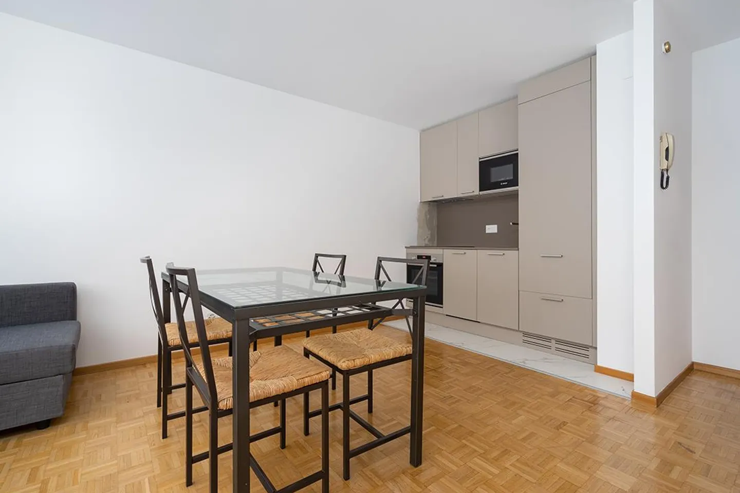 Luminoso duplex con giardino nel cuore della città - Foto 4 di 11