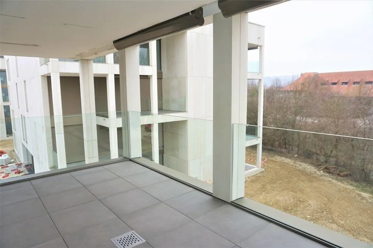 Posizione molto tranquilla con torre di lavaggio privata e grande balcone! - Foto 6 di 10