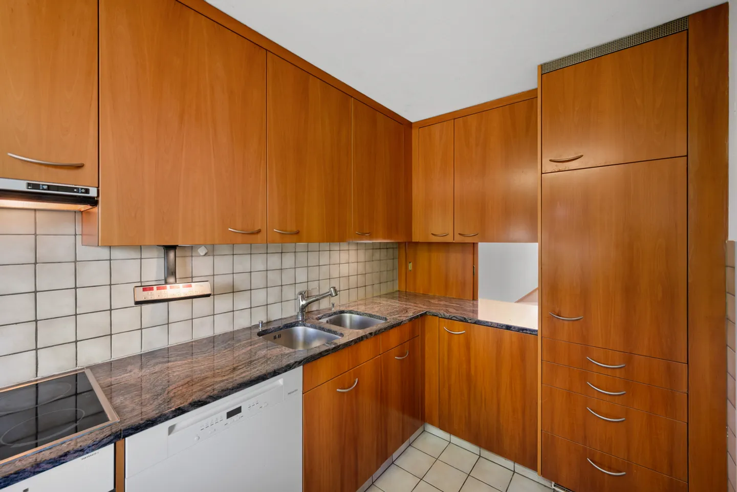 Row corner house in bungalow style in Binningen (in building rights) - Photo 7 of 16