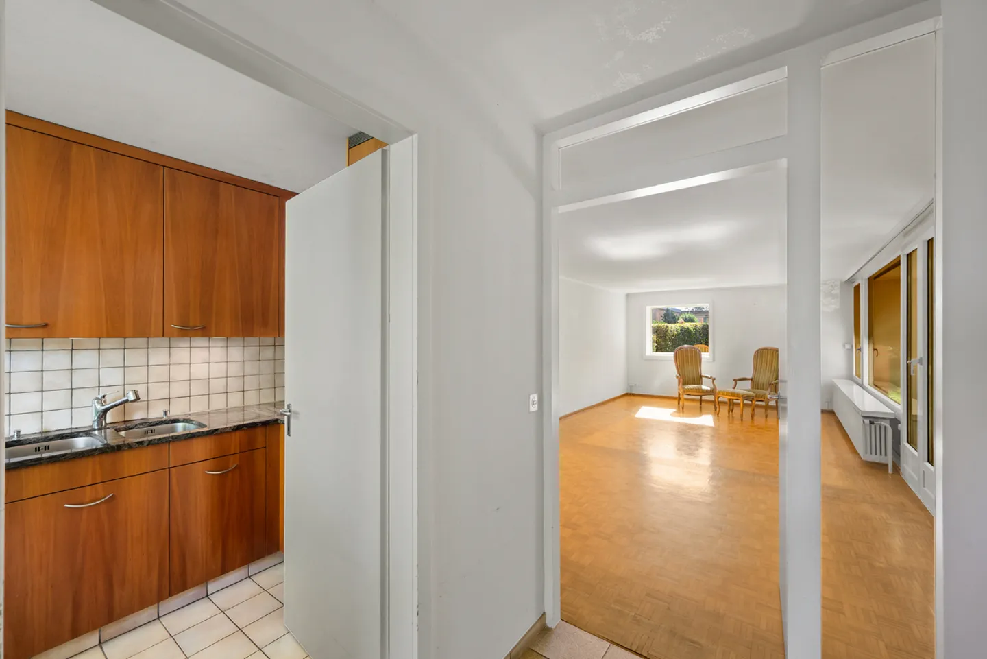 Row corner house in bungalow style in Binningen (in building rights) - Photo 8 of 16