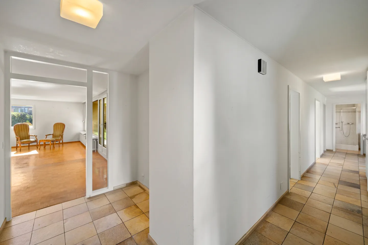 Row corner house in bungalow style in Binningen (in building rights) - Photo 9 of 16