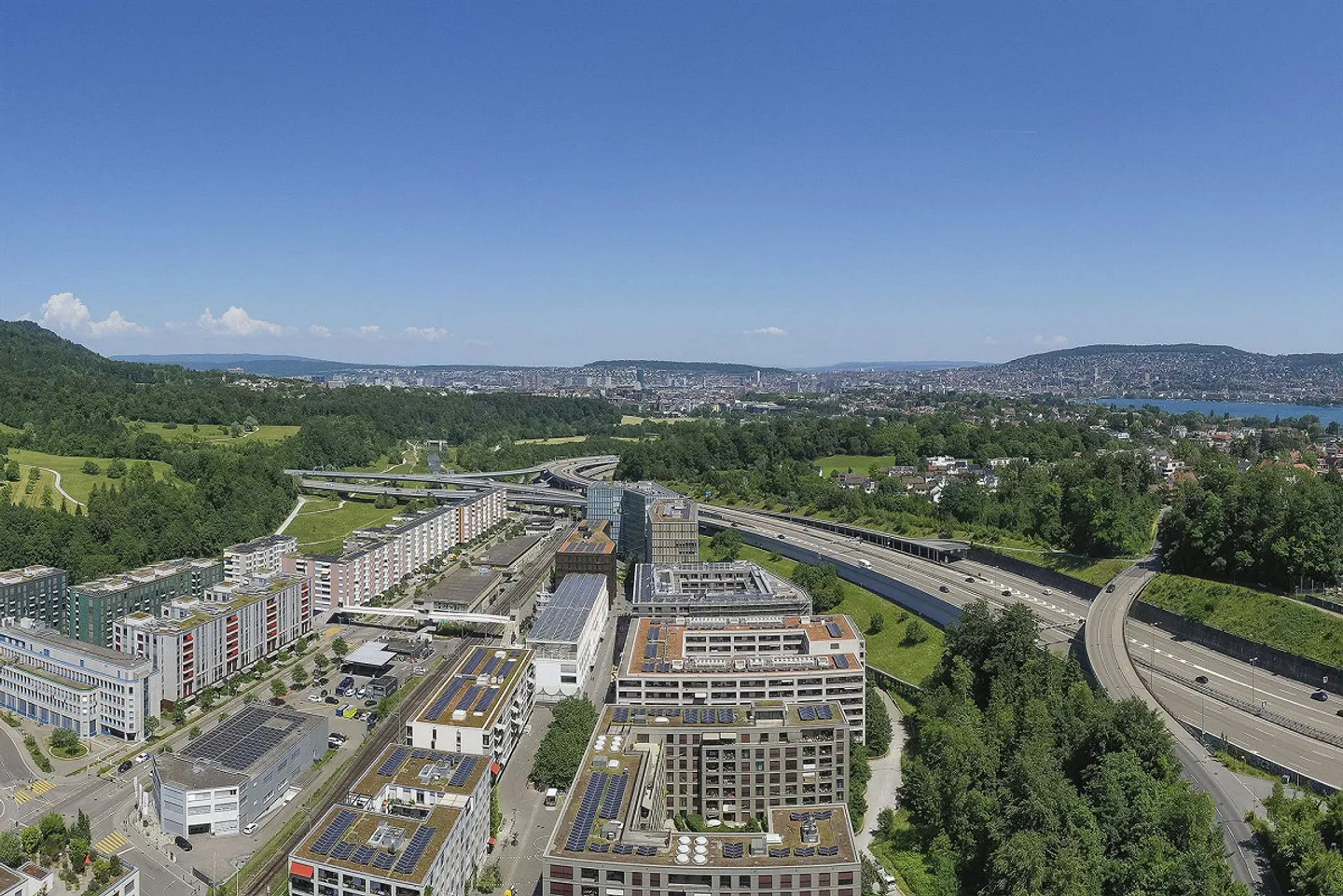 Espace commercial spacieux dans un emplacement attrayant dans le quartier Greencity - Photo 1 sur 9