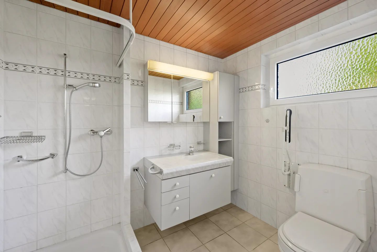 Row corner house in bungalow style in Binningen (in building rights) - Photo 13 of 16