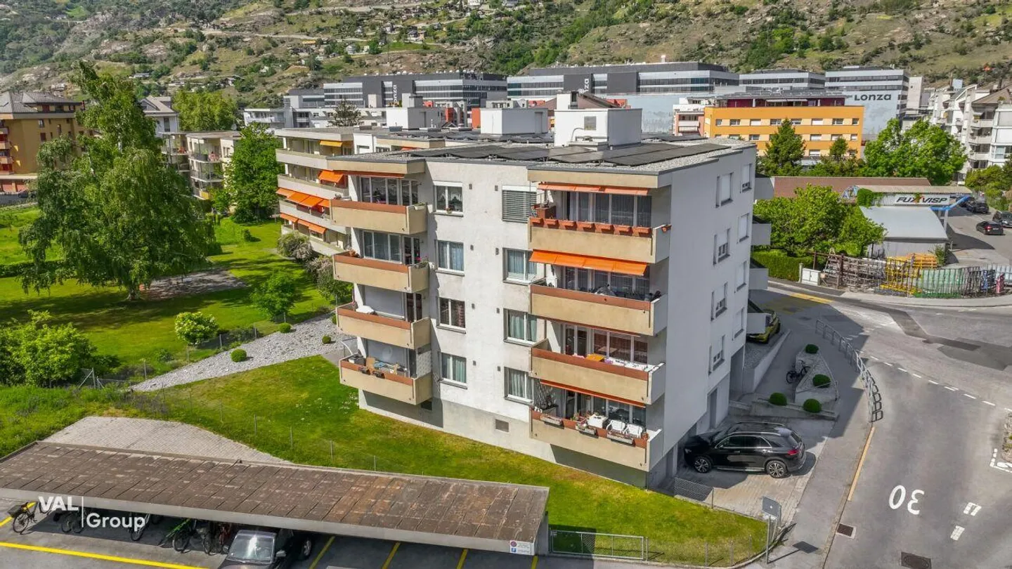 Luminoso appartamento di 4,5 stanze in una posizione ideale - a soli 2 minuti dalla stazione ferroviaria di Visp - Foto 12 di 16