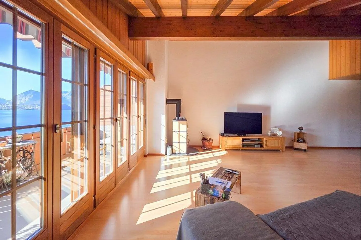 Vivi dove gli altri fanno vacanza: il tuo appartamento da sogno sopra il lago di Thun! - Foto 4 di 13