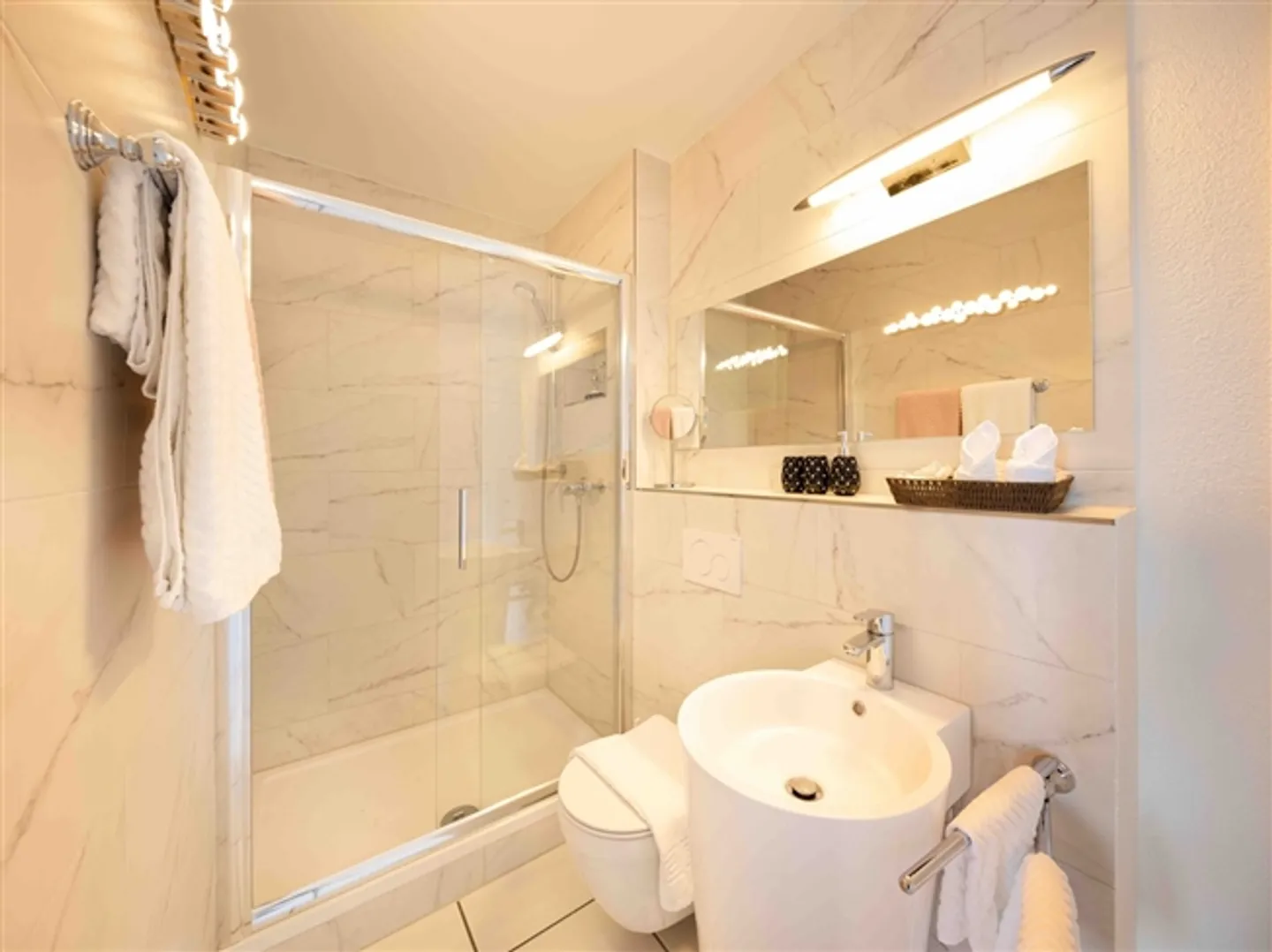 «Exklusive Villa mit spektakulärer See- und Bergsicht» - Foto 19 von 20