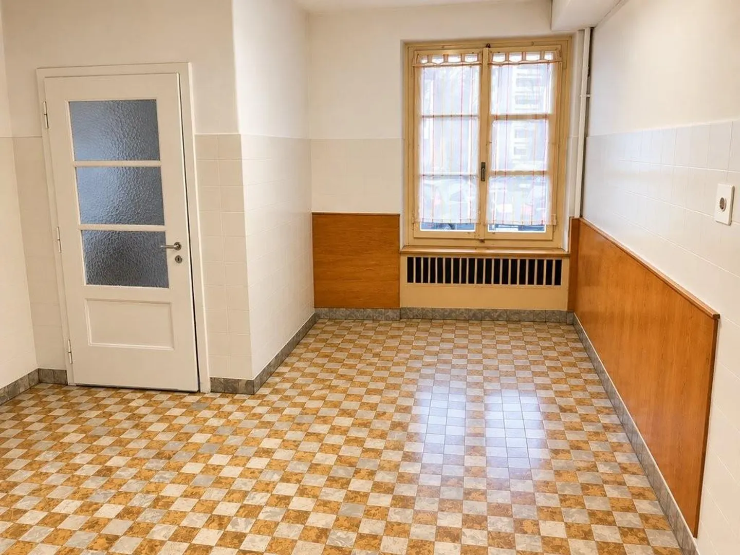 Spazi commerciali e magazzini in affitto a Ostermundigen! - Foto 3 di 11