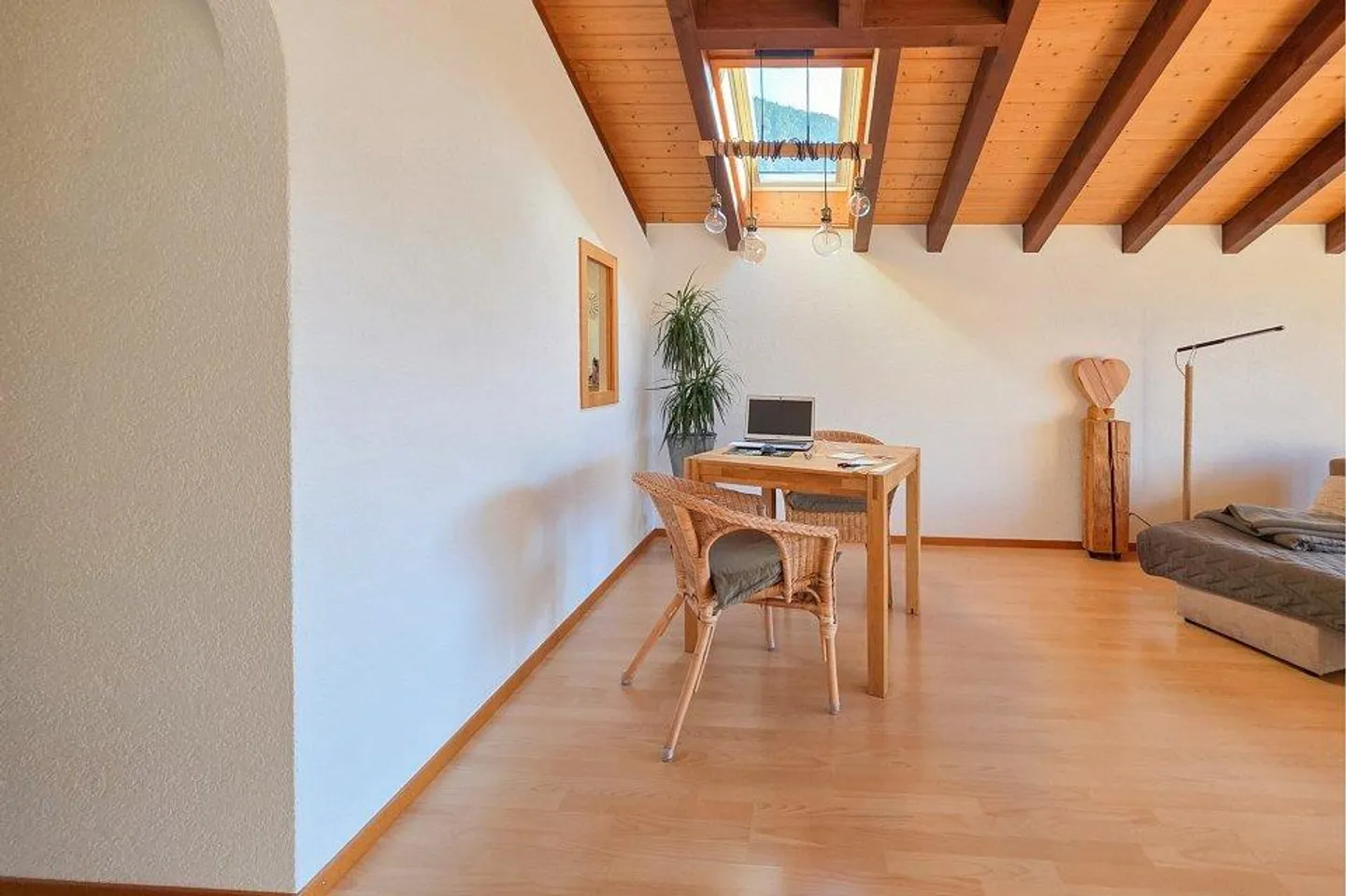 Vivi dove gli altri fanno vacanza: il tuo appartamento da sogno sopra il lago di Thun! - Foto 8 di 13