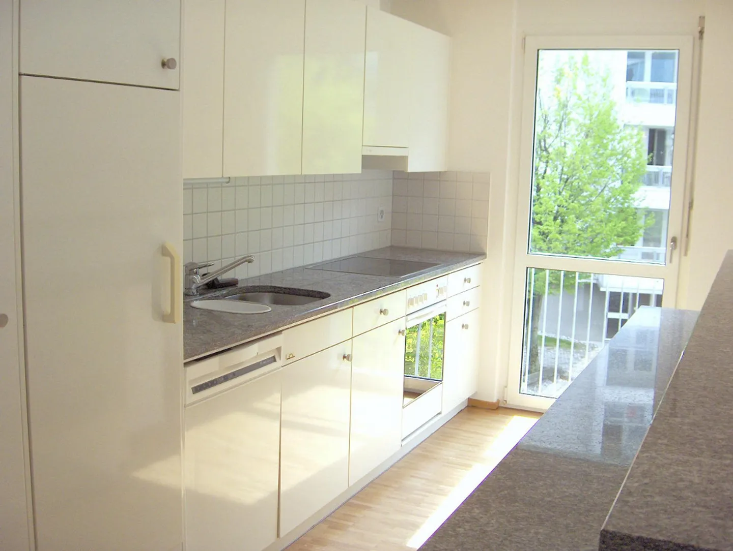 3.5-room apartment in a quiet and sunny location - Photo 2 of 9