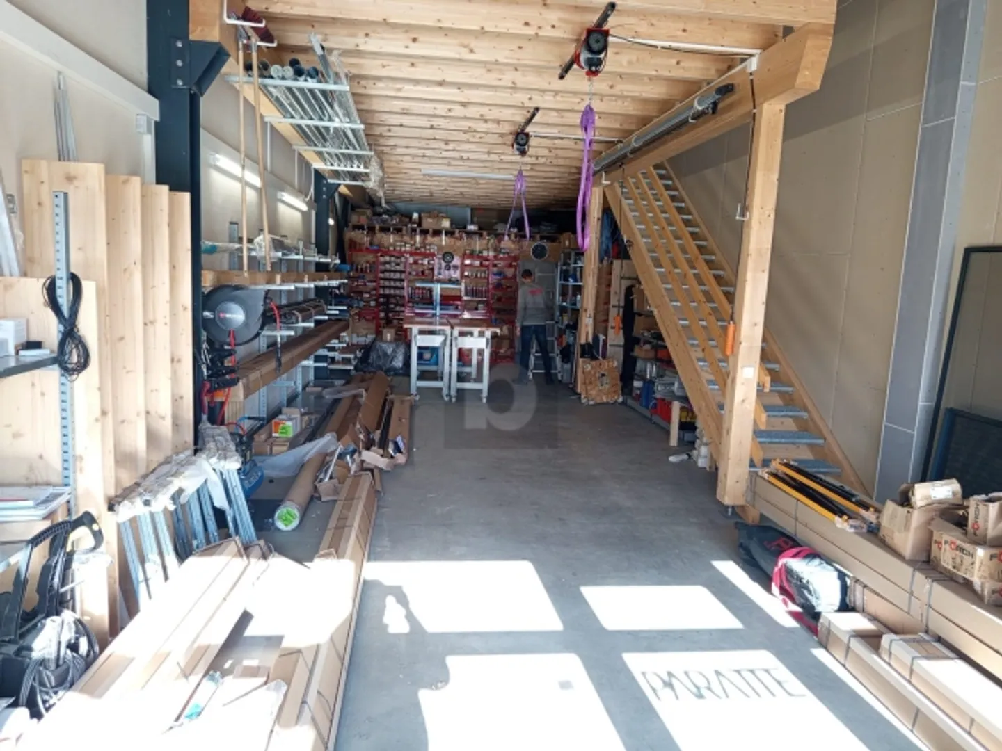 SPAZIO COMMERCIALE LUMINOSO IN ZONA INDUSTRIALE - Foto 2 di 6