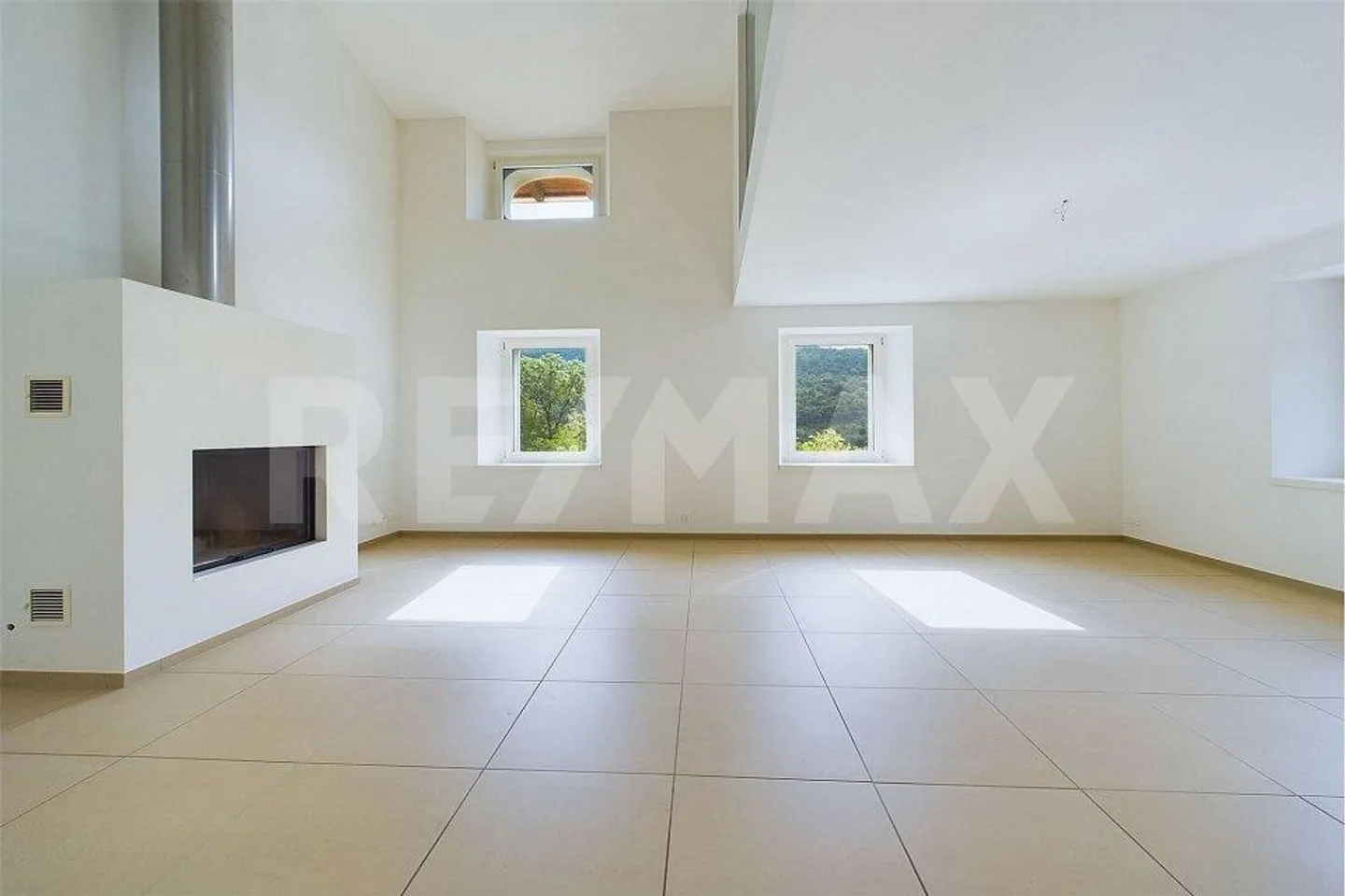 Komfort und Modernität: grosszügige 3-Zimmer- Duplexwohnung zur Miete in Montagnola - Foto 7 von 13