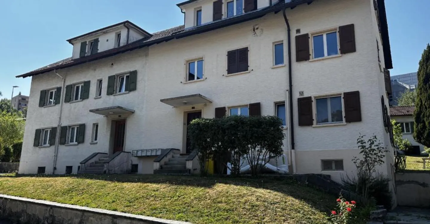 Moutier - nahe Bahnhof - 3,5-Zimmer-Wohnung unter dem Dach - Foto 1 von 9