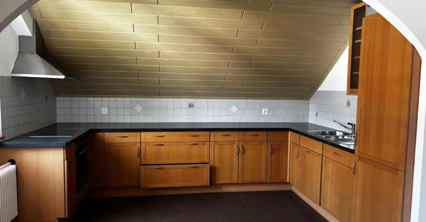 Moutier - nahe Bahnhof - 3,5-Zimmer-Wohnung unter dem Dach - Foto 5 von 9