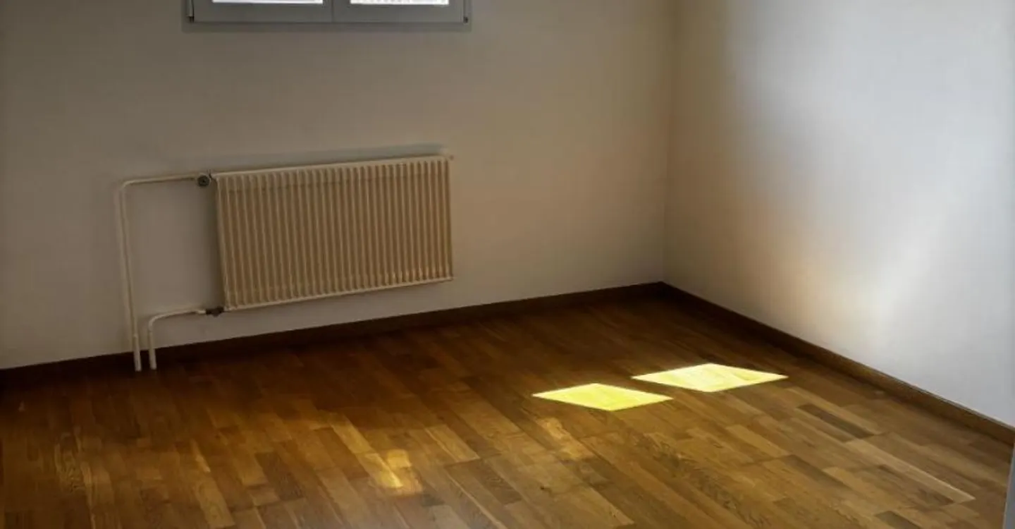 Moutier - nahe Bahnhof - 3,5-Zimmer-Wohnung unter dem Dach - Foto 7 von 9