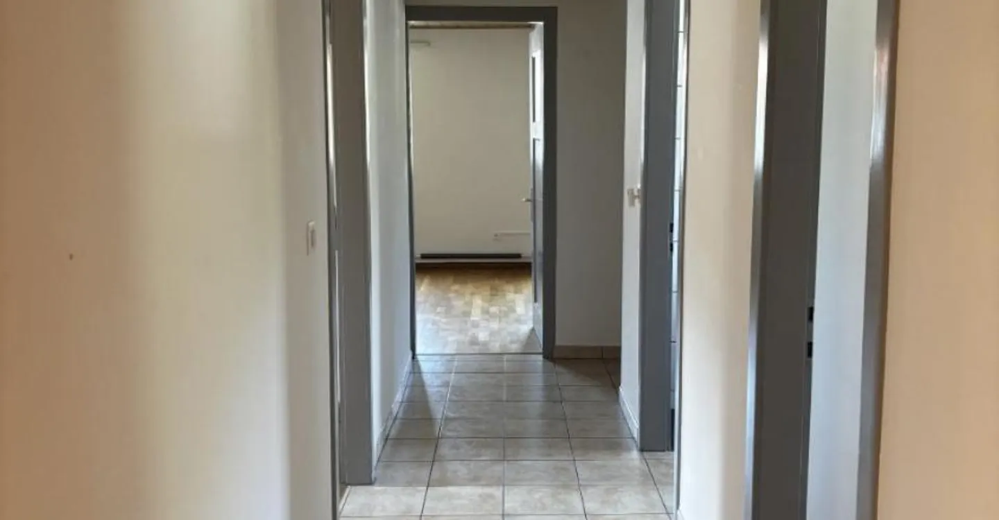 Moutier - nahe Bahnhof - 3,5-Zimmer-Wohnung unter dem Dach - Foto 9 von 9
