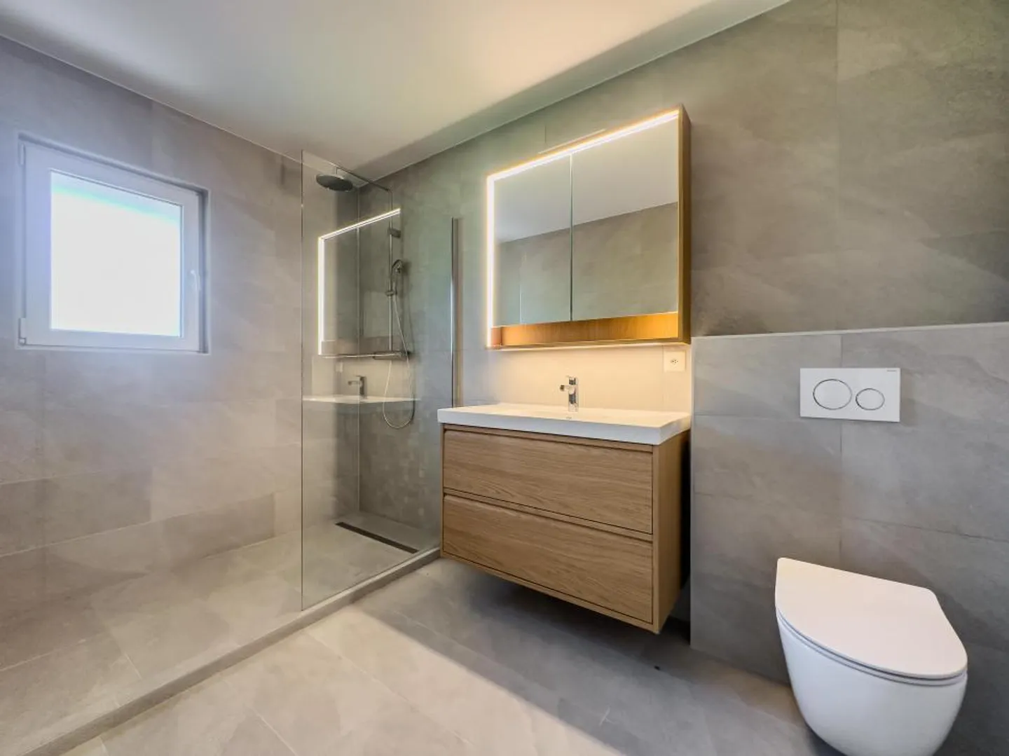Modern 7-Room Villa with Lake View - Photo 7 of 9