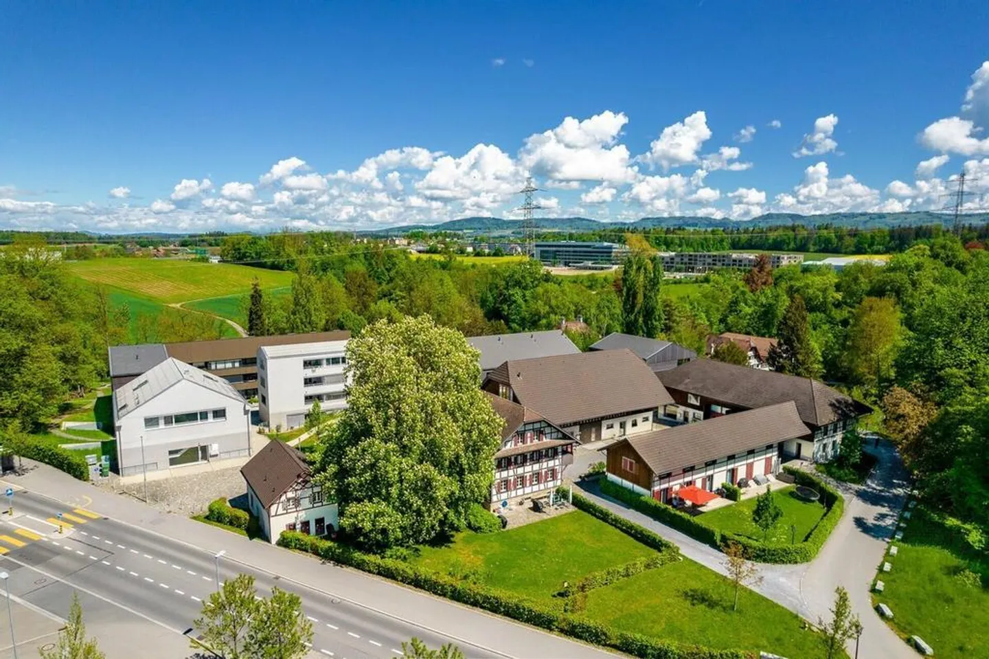 Spacious duplex apartment in the countryside - Photo 1 of 10