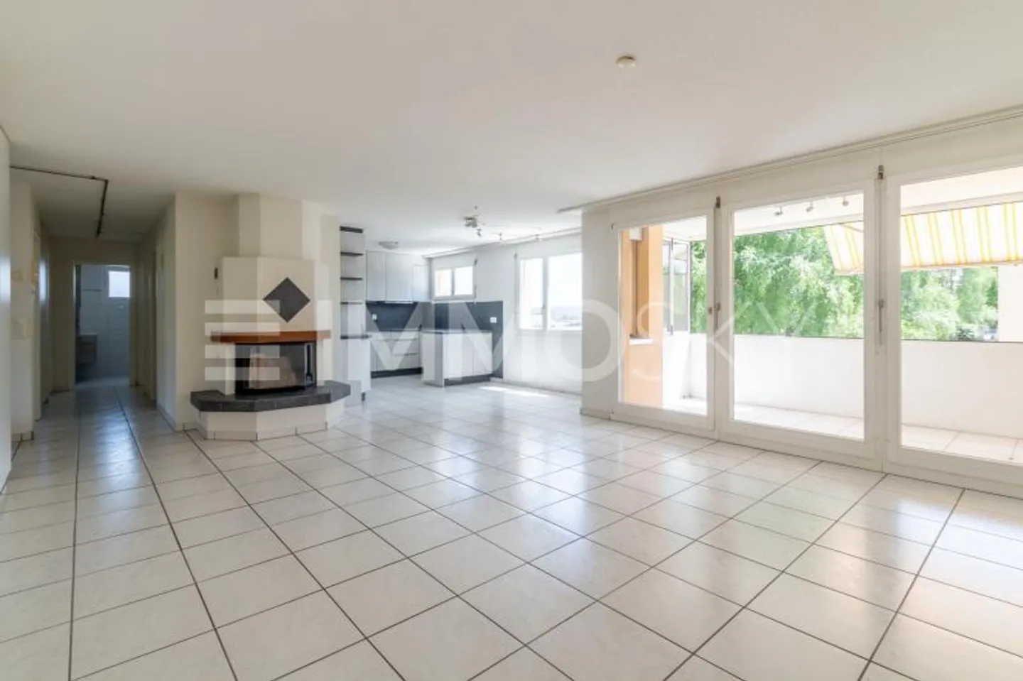 Appartement spacieux avec balcon protégé - Photo 2 sur 7