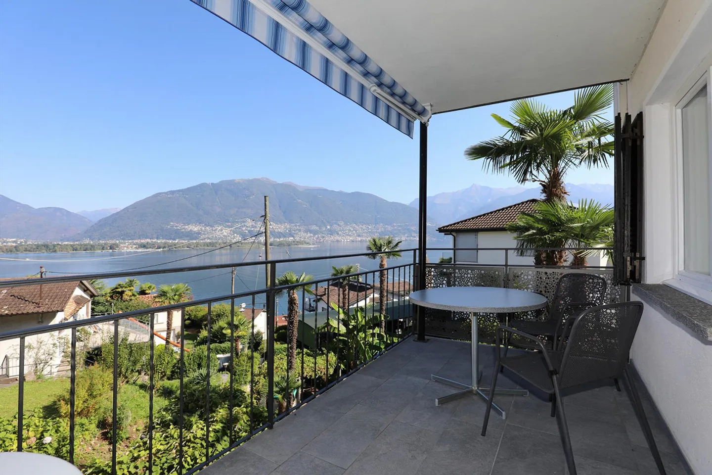 Appartamento affascinante 2.5 camere con vista lago a S. Nazzaro - Foto 1 di 17