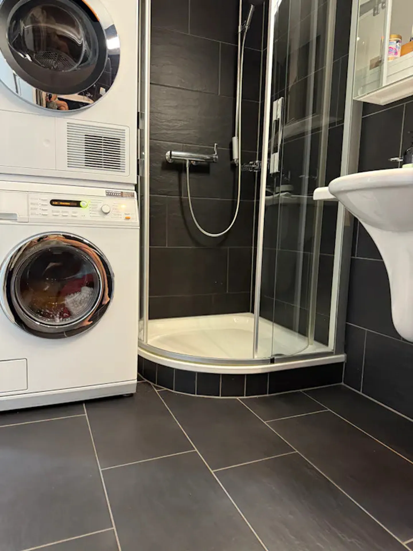 Camera arredata in affitto a Zurigo – Ideale per professionisti nuovi a Zurigo e visitatori a breve termine - Foto 8 di 10