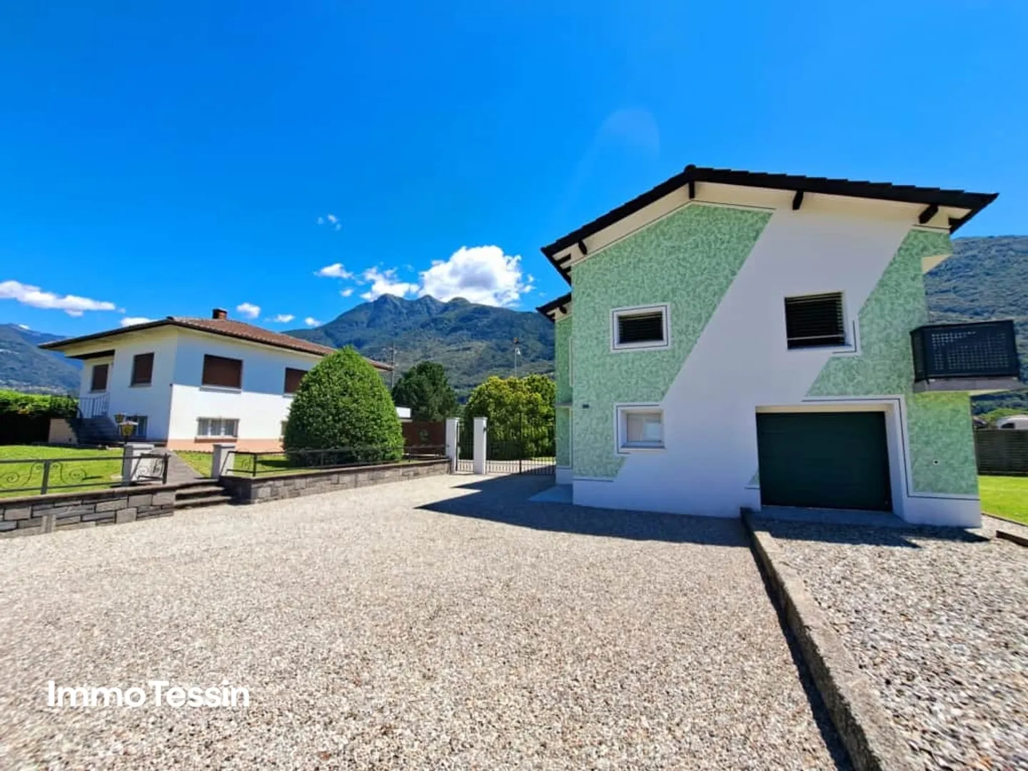 Unique property with 2 villas with 4400 m2 plot in Giubiasco - Photo 5 of 13