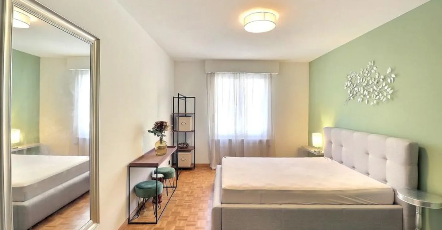 POSIZIONE UNICA SUL LAGO PER QUESTO APPARTAMENTO DI 4,5 LOCALI CON UNA VISTA MOZZAFIATO - Foto 10 di 12