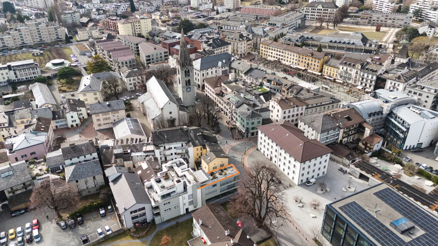 Attico dei Superlativi con 3,5 Camere, Terrazza Panoramica e Garage - Foto 8 di 9