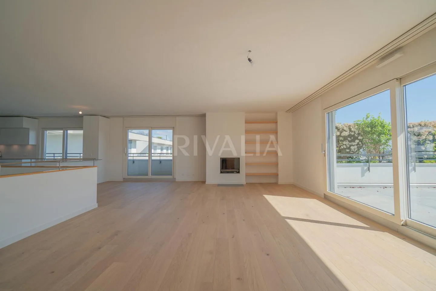Superbo attico duplex ristrutturato con terrazze e vista libera - Foto 3 di 13