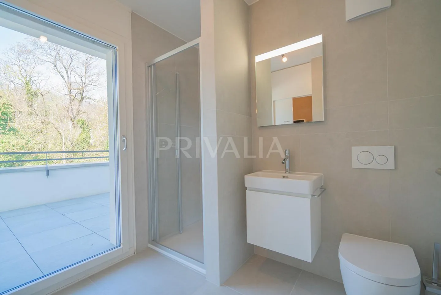 Superbo attico duplex ristrutturato con terrazze e vista libera - Foto 5 di 13