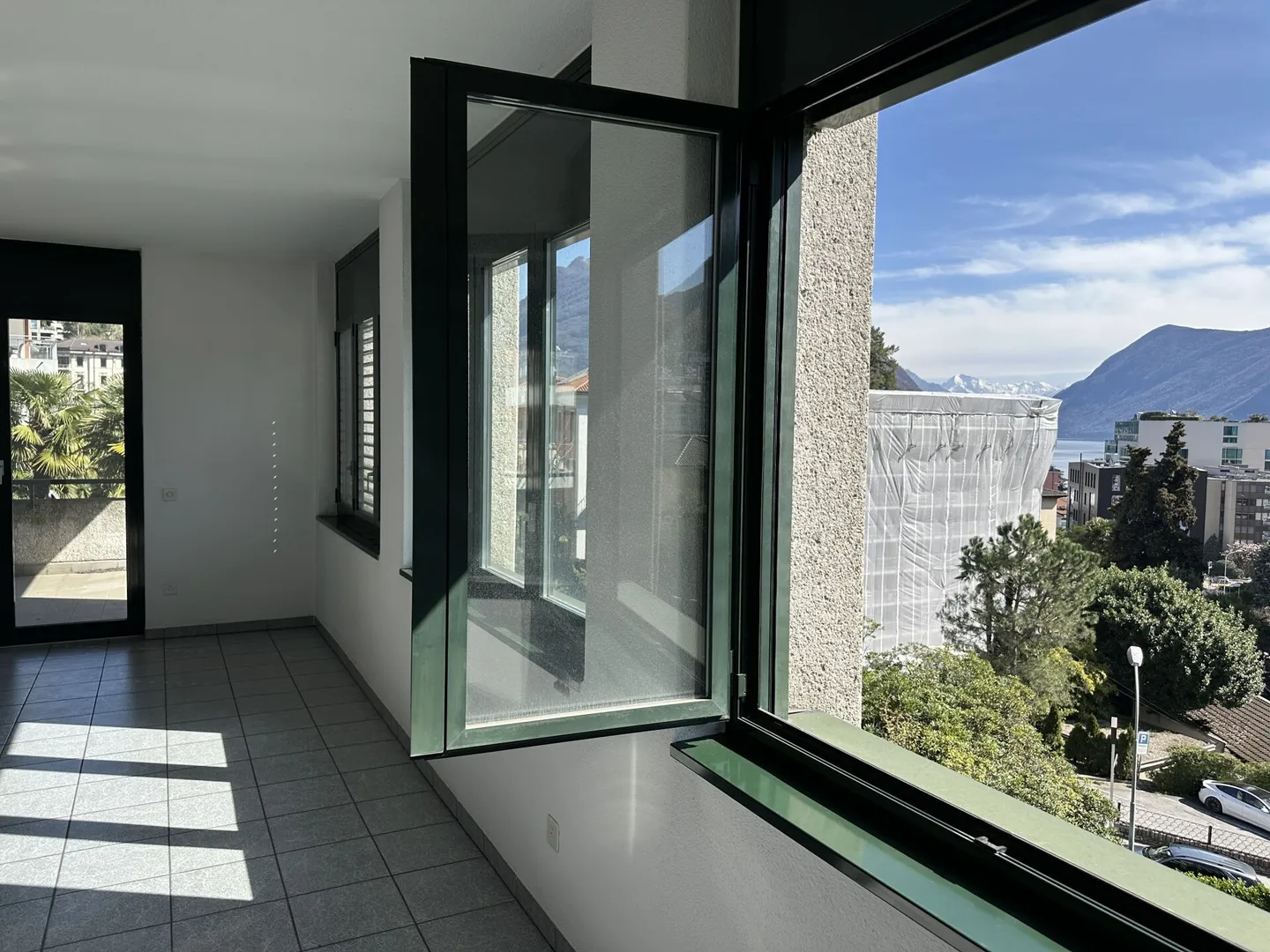 Vivere in città con vista: Appartamento tra Paradiso e il centro di Lugano - Foto 2 di 12