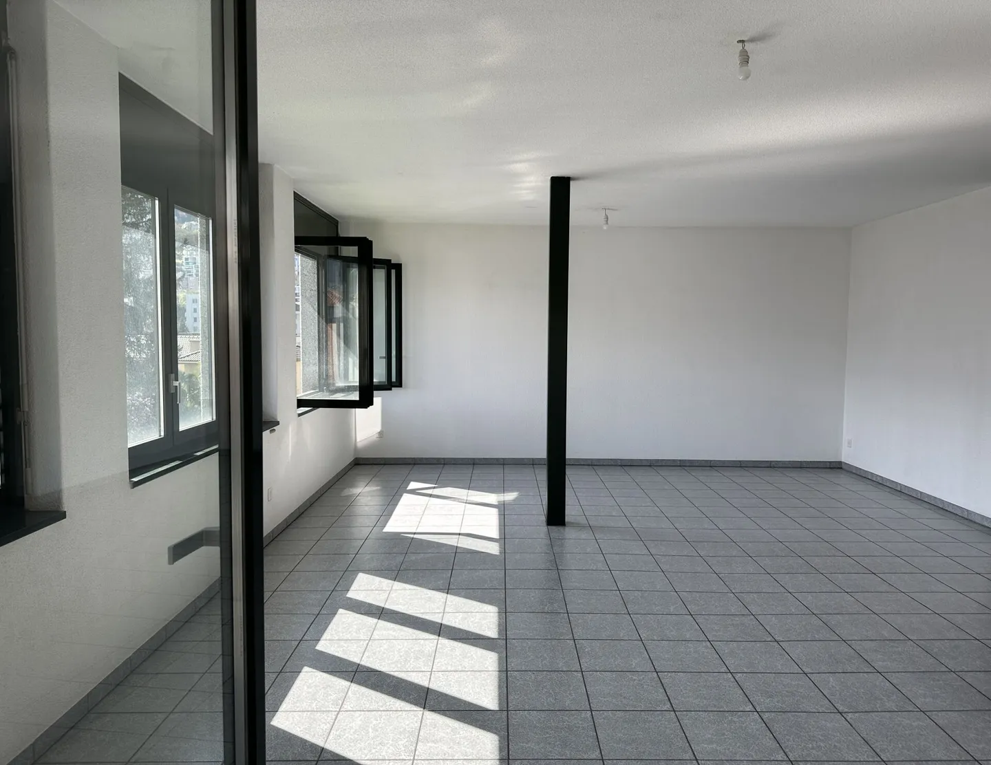 Vivere in città con vista: Appartamento tra Paradiso e il centro di Lugano - Foto 3 di 12