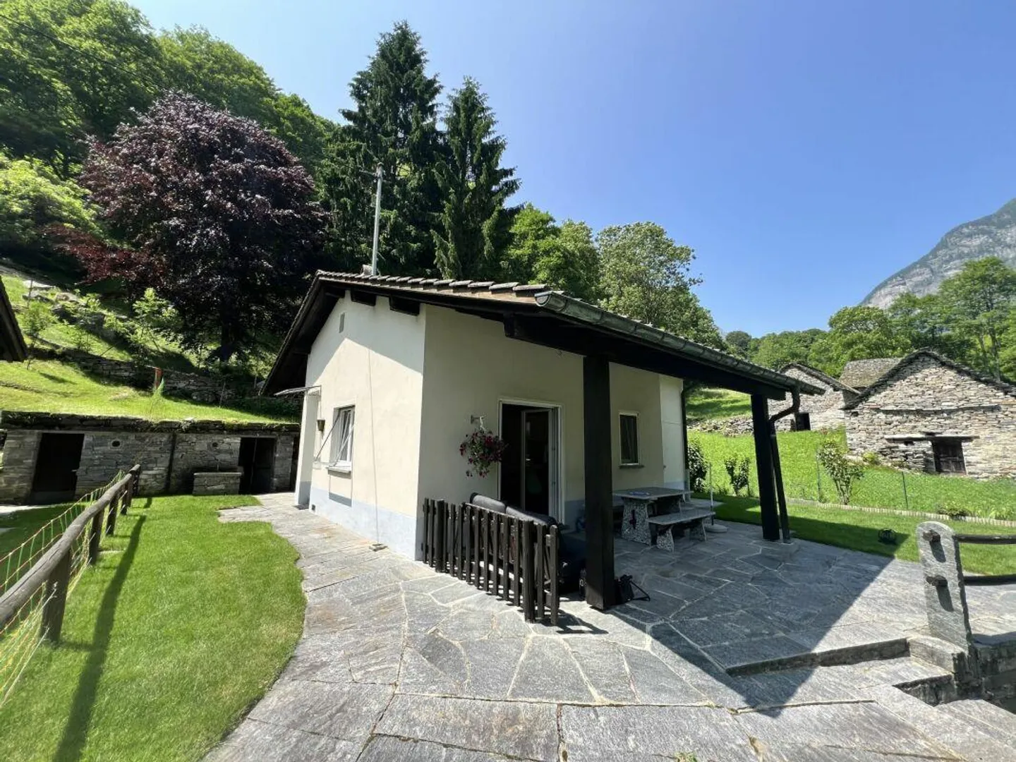 Casa con terreno - Foto 3 di 16